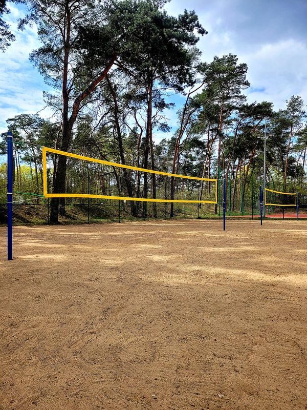 Zdjęcie przedstawiające boisko do siatkówki plażowej na terenie OSiR w Wągrowcu