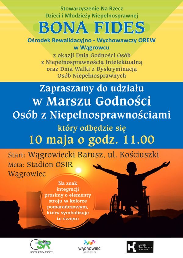 Plakat wydarzenia Marsz Godności Osób z Niepełnosprawnościami, informacje na temat wydarzenia, widoczny człowiek na wózku inwalidzkim na tle zachodzącego słońca